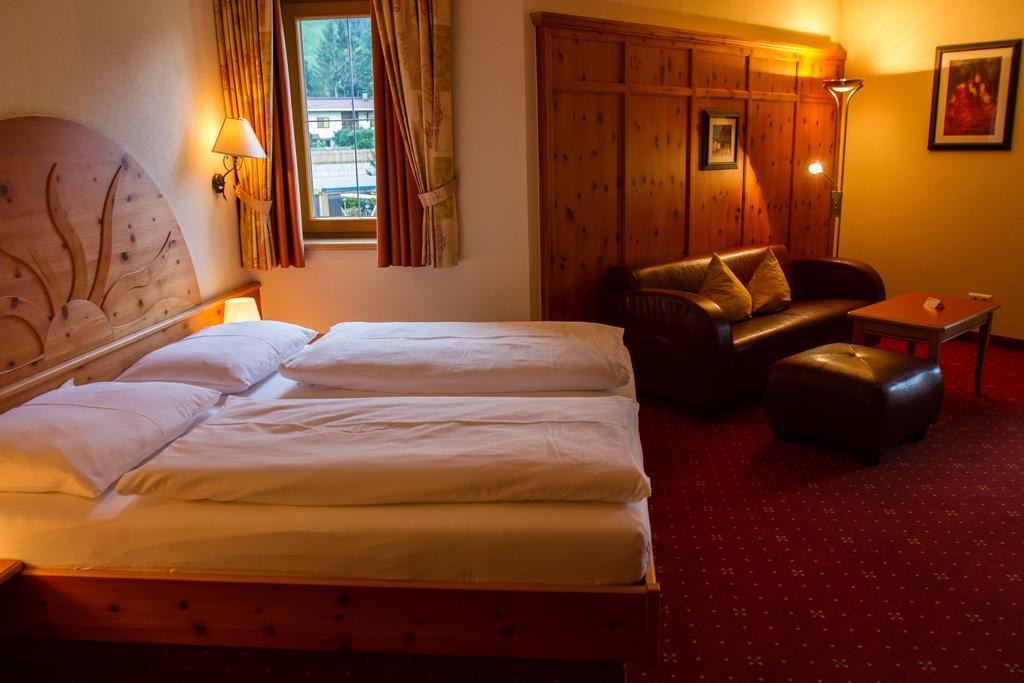Familien Hotel Mozart Ried im Oberinntal Room photo